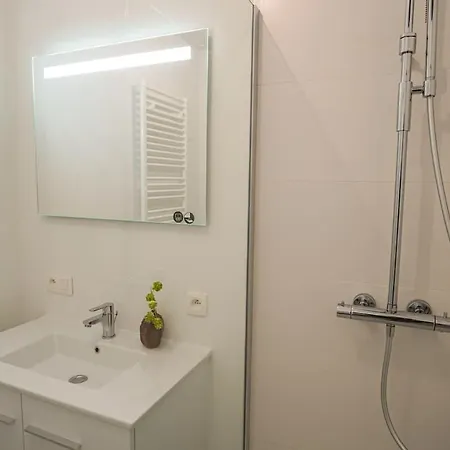 公寓 Casiola - Modern One Bedroom With Lateral Sea View *