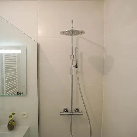 Casiola - Modern One Bedroom With Lateral Sea View 公寓